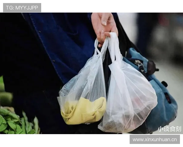 王燊超机场像明星大片，下车拎着菜市场塑料袋，笑抽我了